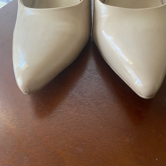 Nine West Cream Heels - Picture 2 of 9